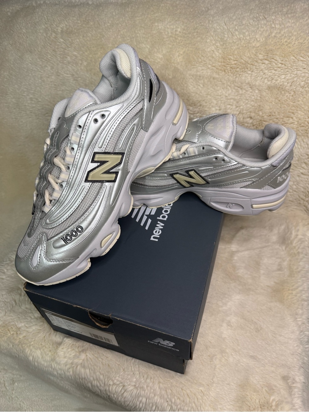 New in Box 🧭 New Balance Silver and White 1000 | Men’s Size 8.5 | Women’s Sz 10